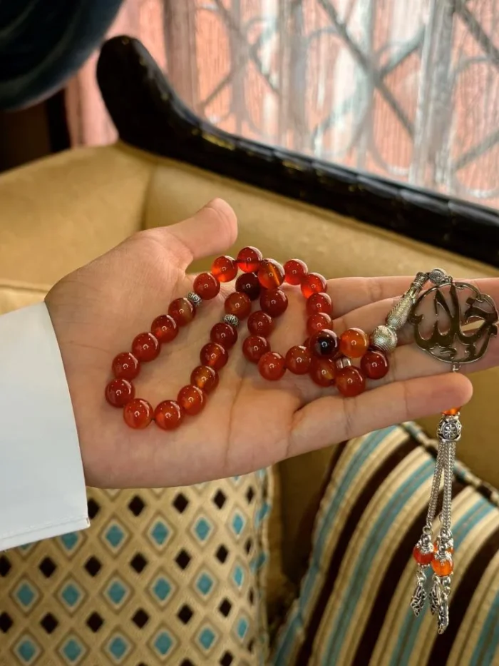 سبحة رجالي بالاسم مطلية فضة 925 خرز احمر