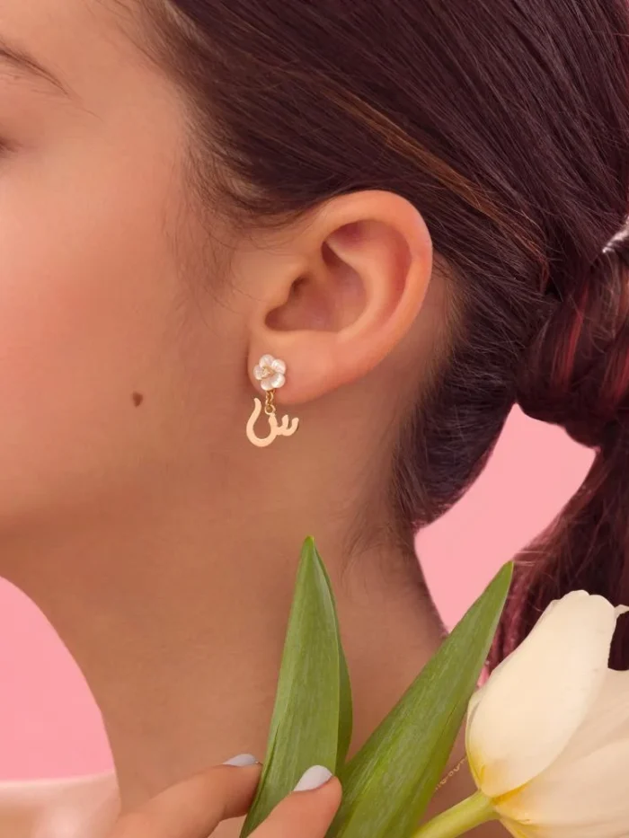 قيراط بالحرف ووردة مطلي حسب الطلب