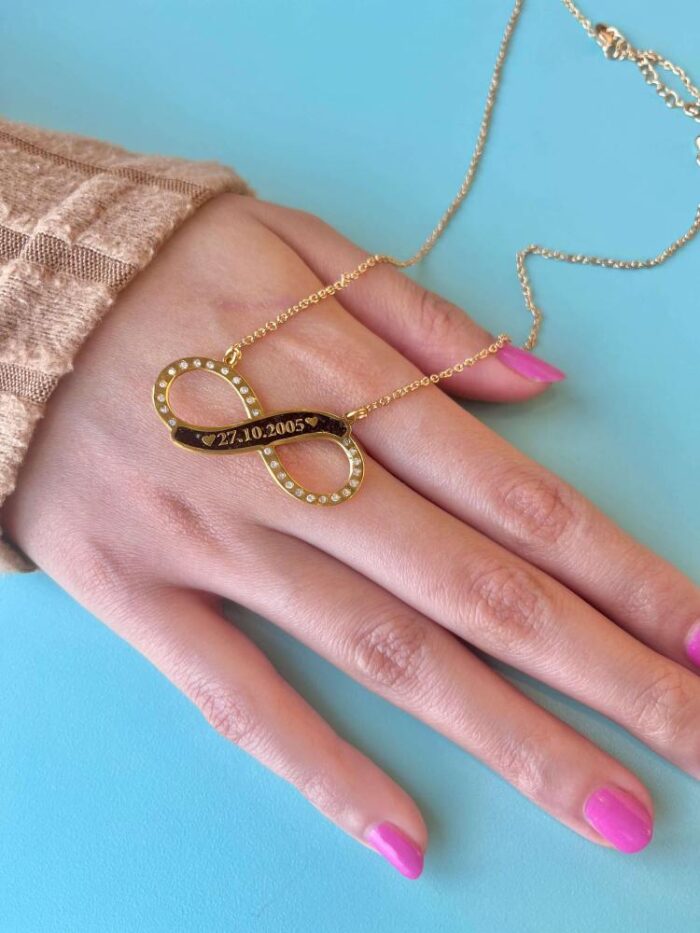 قلادة انفينيتي مطلي مع فصوص زريكون