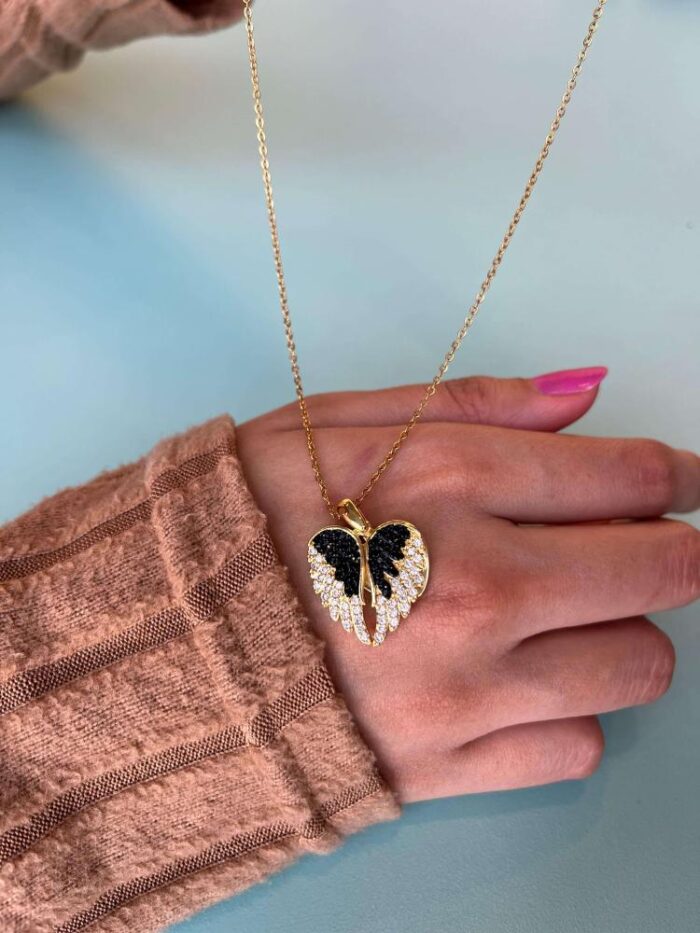 قلادة أجنحة الملاك بالاسم - مطلي بالذهب زريكون أسود